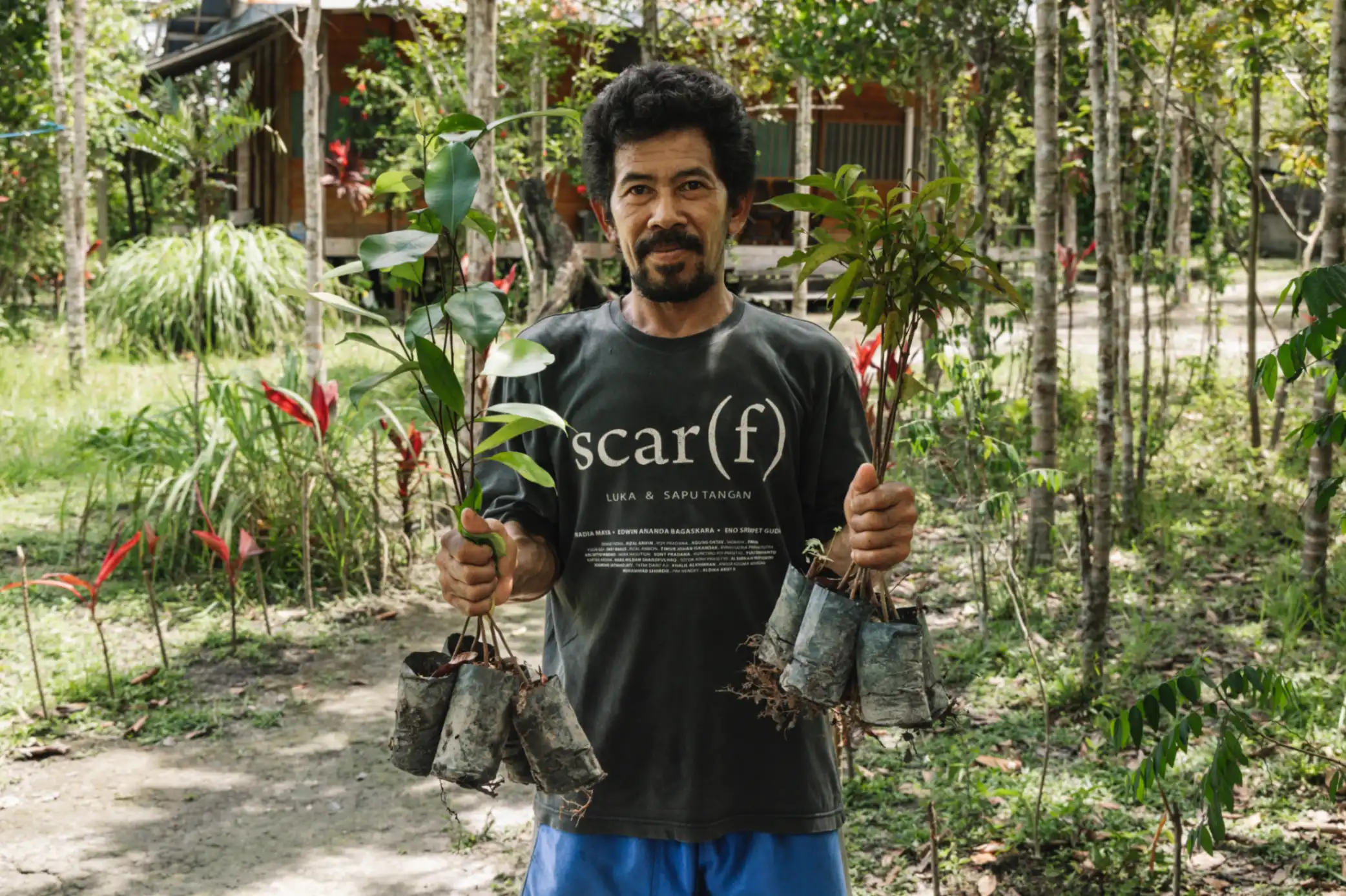 Tree planting conservation activity with Friends of the National Park Foundation